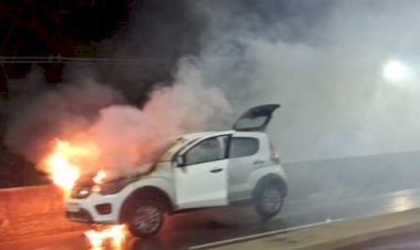 Veículo pega fogo na Rodovia Duca Serra e mobiliza Corpo de Bombeiros